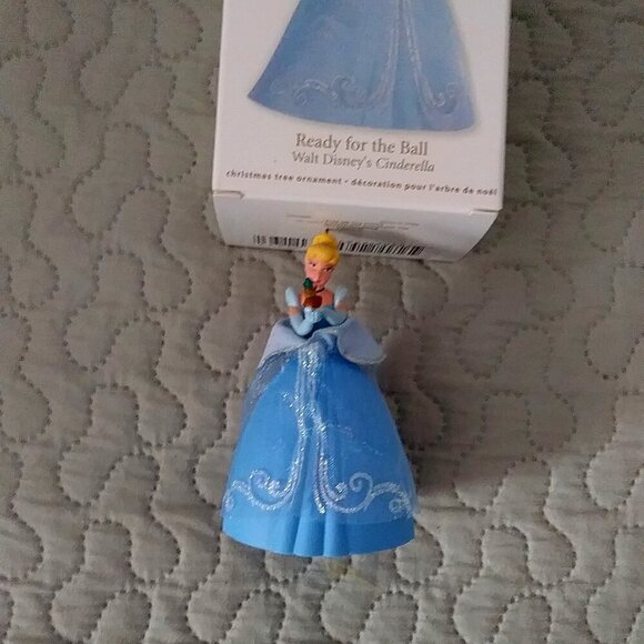 2012 Hallmark Disney Cinderella "Ready for the Ball" Ornament - Picture 10 of 13